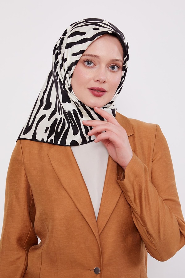 Siyah - Bej Leopar Desen Twill İpek Eşarp