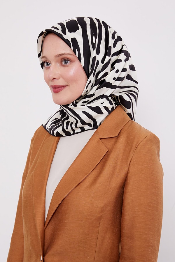 Siyah - Bej Leopar Desen Twill İpek Eşarp