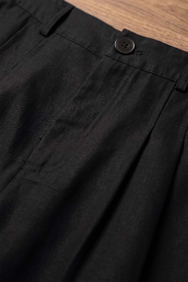 Siyah Bol Paça Pile Detaylı Pantolon