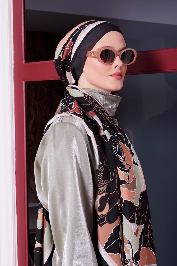 Siyah Çiçek Desen Royal Şal