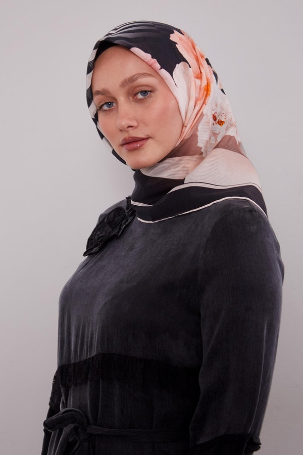 Siyah Çizgili Çiçek Desen Pamuk Eşarp