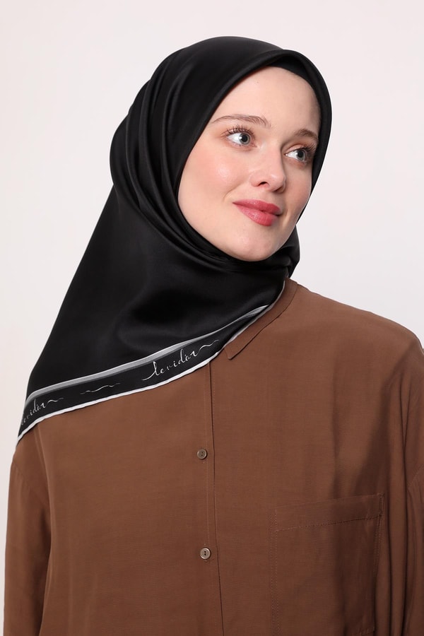 Siyah İmza Desen Twill İpek Eşarp
