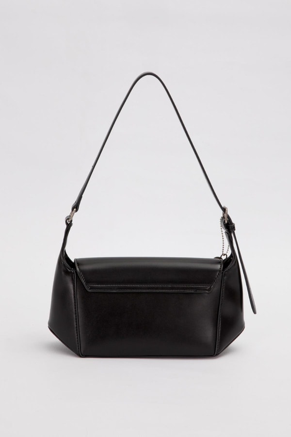 Siyah Kalp Aksesuar Detaylı Omuz Çantası