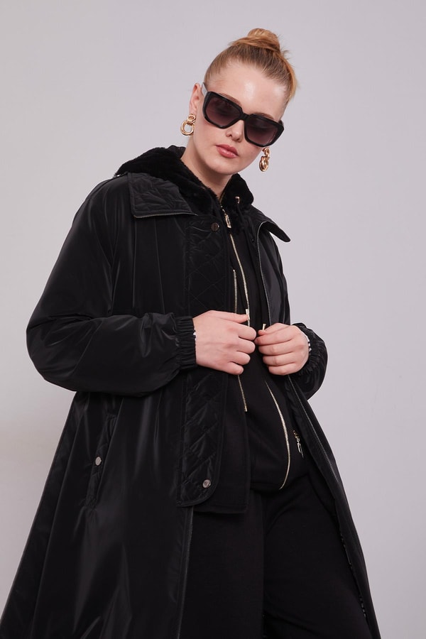 Siyah Kapitone Detaylı Trençkot