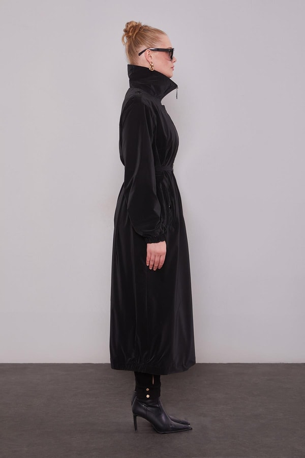 Siyah Kapitone Detaylı Trençkot