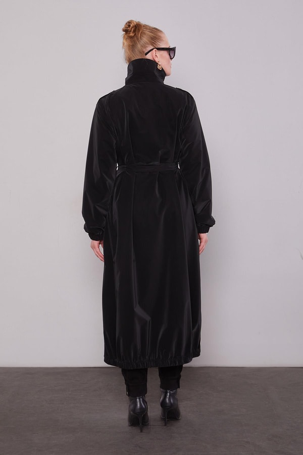 Siyah Kapitone Detaylı Trençkot