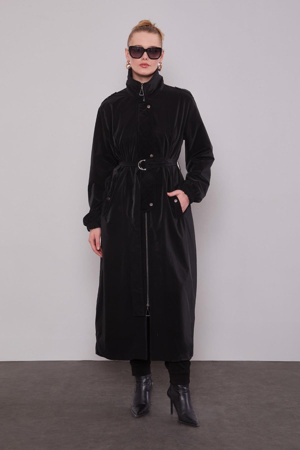 Siyah Kapitone Detaylı Trençkot