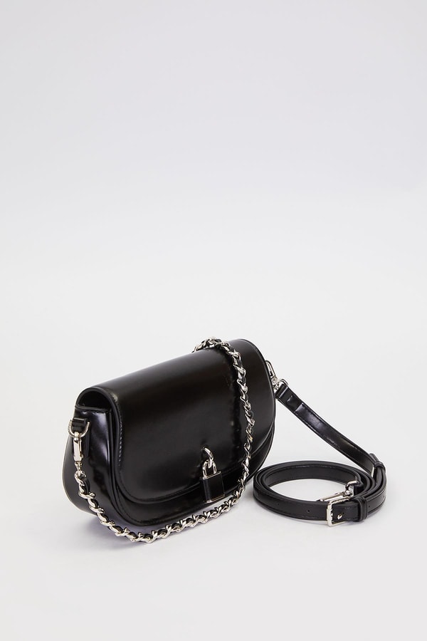 Siyah Kilit Aksesuar Detaylı Omuz Çantası