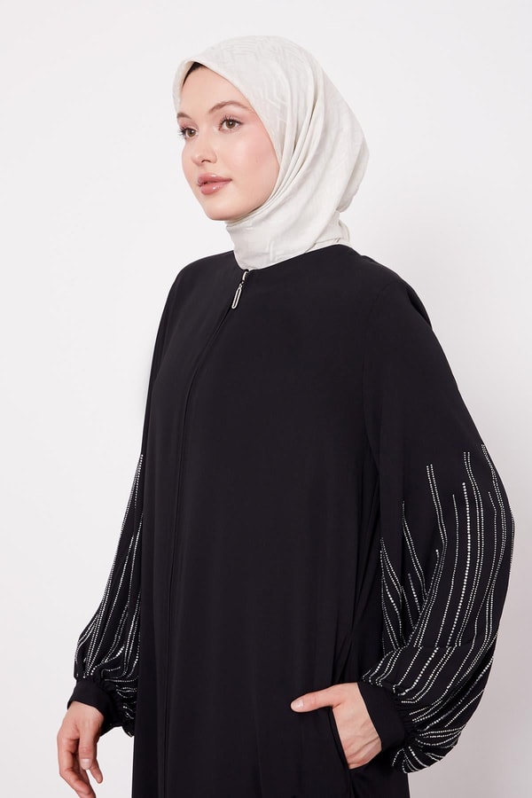 Siyah Kolları Taş Detay Ferace