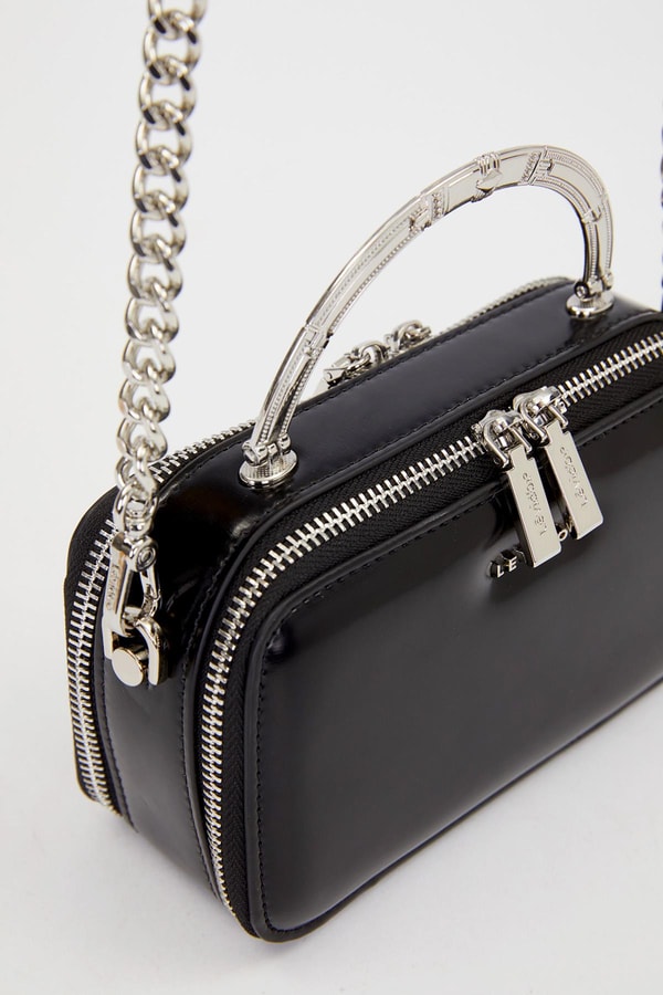 Siyah Metal Askı Detay Omuz Çantası