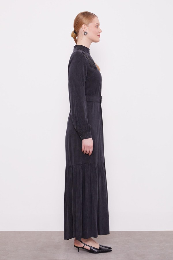 Siyah Omuz Nakış Detaylı Cupra Elbise