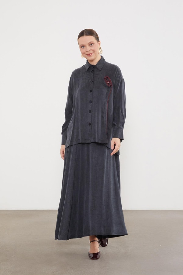 Siyah Önü Gül Detaylı Düğmeli Cupra Etek Takım