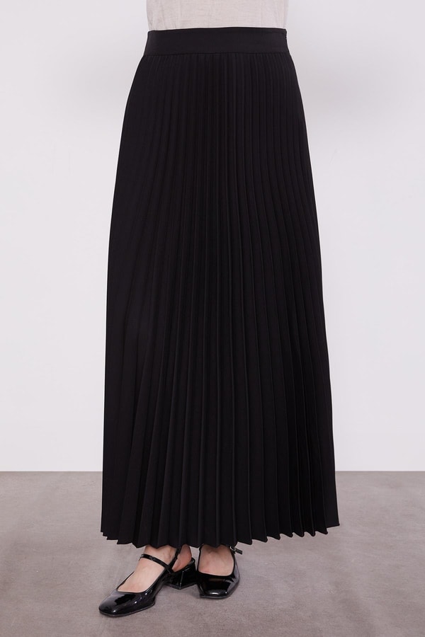 Siyah Payet Detaylı Piliseli Etek Takım