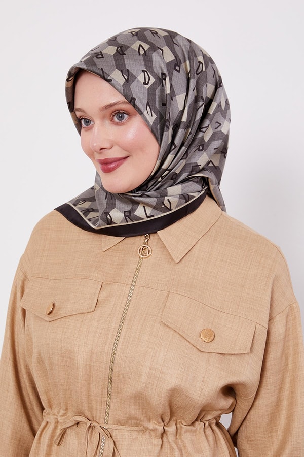 Siyah Petek Baskılı Twill İpek Eşarp