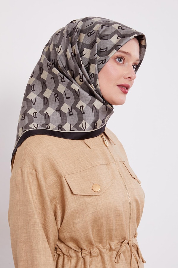 Siyah Petek Baskılı Twill İpek Eşarp