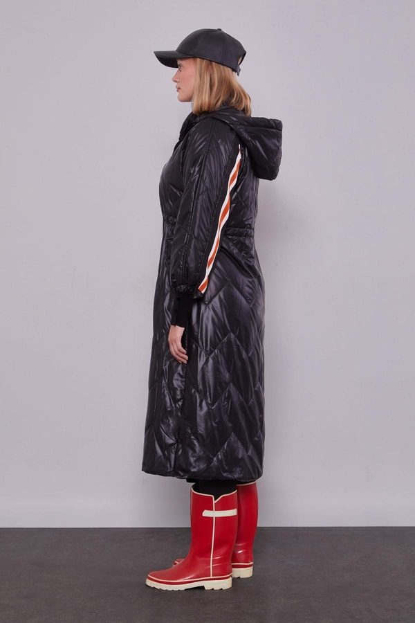 Siyah Şerit Kol Detaylı Şişme Mont