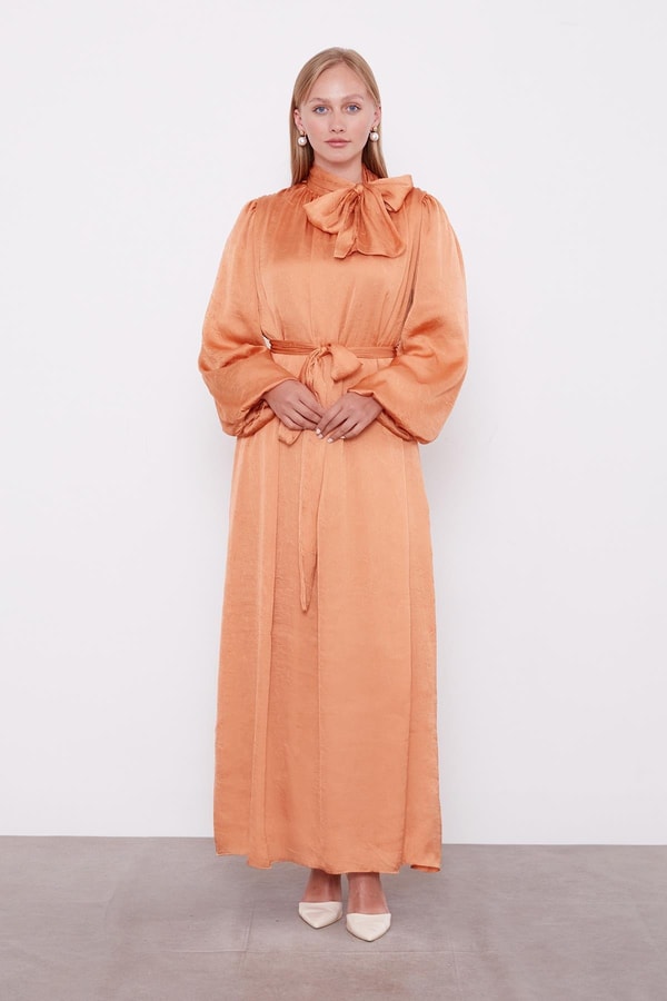 Somon Kuşak Detaylı Saten Kraş Elbise