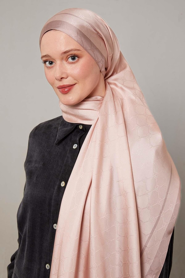 Toz Pembe Şerit Detay Monogram İpek Şal