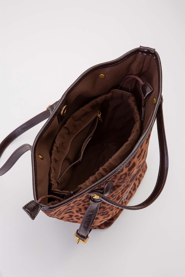 Üçgen Form El Çantası