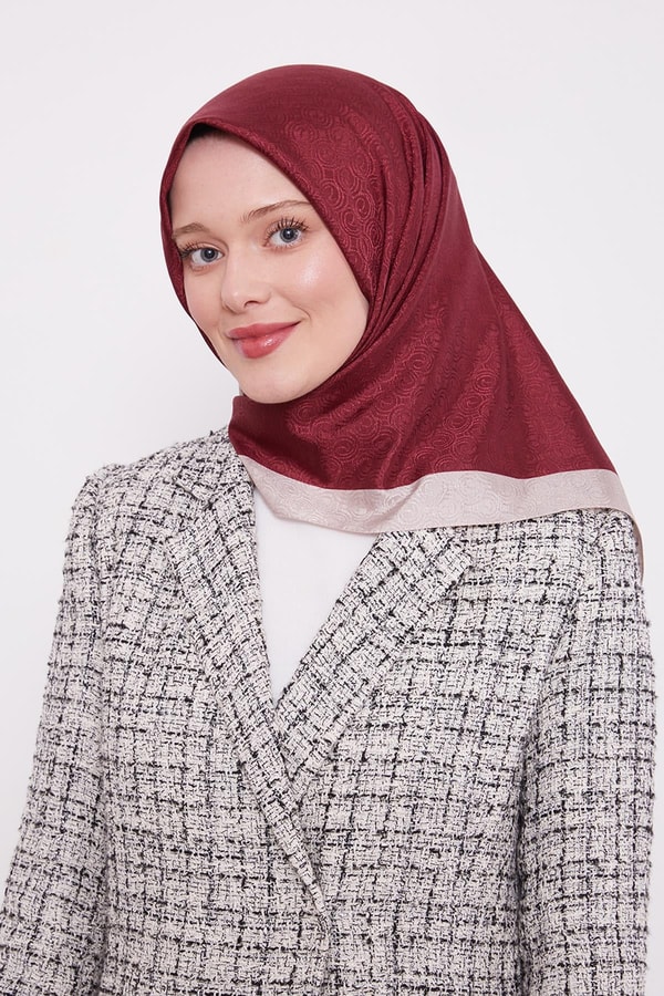 Vişne Halka Desen Monogram Eşarp
