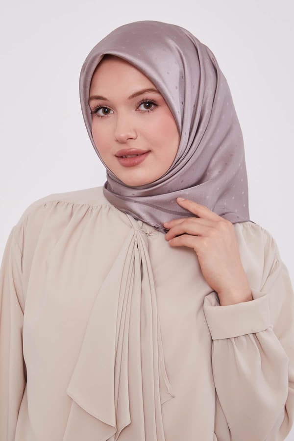Vizon Benek Desen Monogram İpek Eşarp