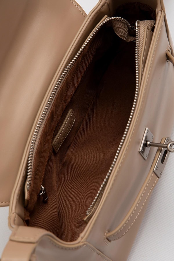 Vizon Kalp Aksesuar Detaylı Omuz Çantası