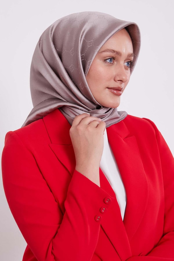 Petek Desen Monogram İpek Eşarp Vizon