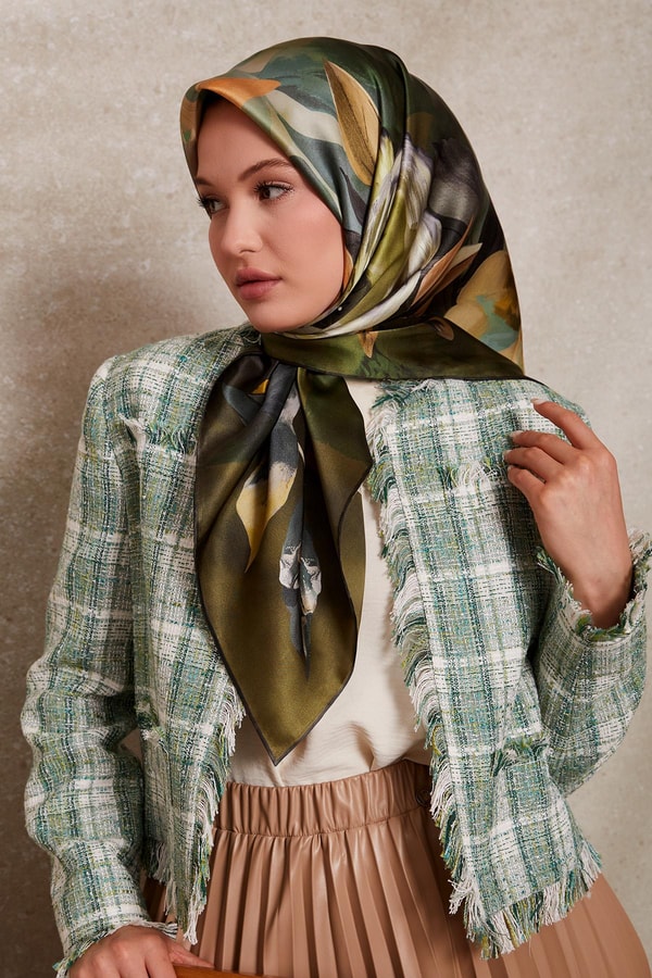 Yeşil Çiçek Desenli Twill İpek Eşarp