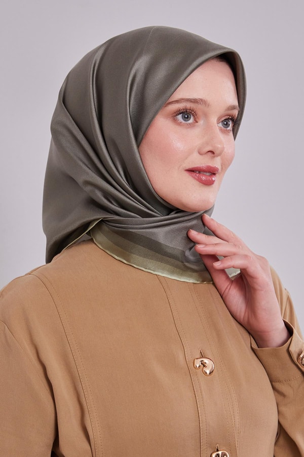 Kenar Bordürlü Twill İpek Eşarp Yeşil