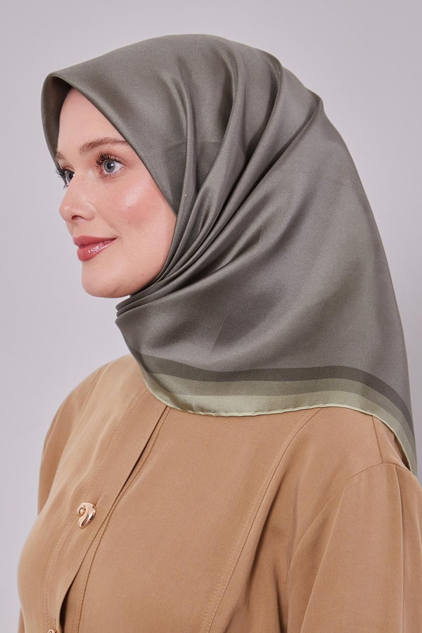 Kenar Bordürlü Twill İpek Eşarp Yeşil
