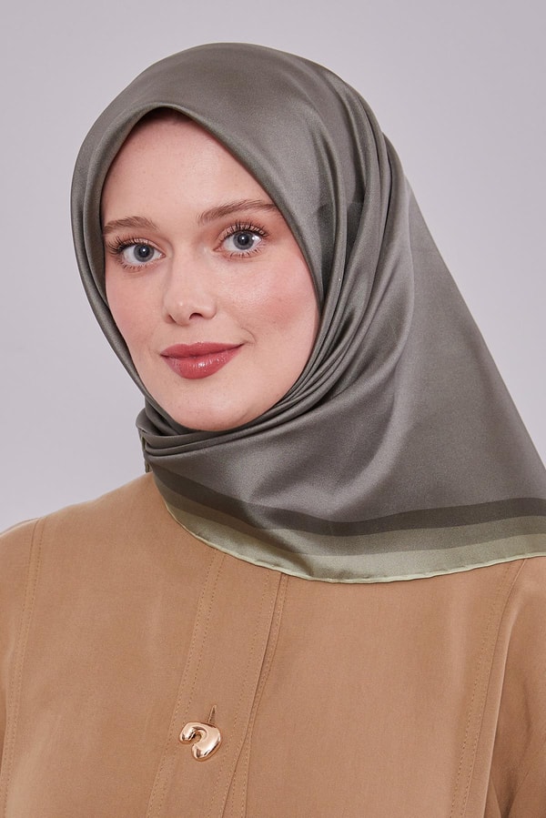 Kenar Bordürlü Twill İpek Eşarp Yeşil