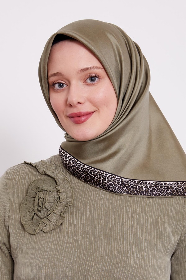 Yeşil Şerit Leopar Desen Twill İpek Eşarp
