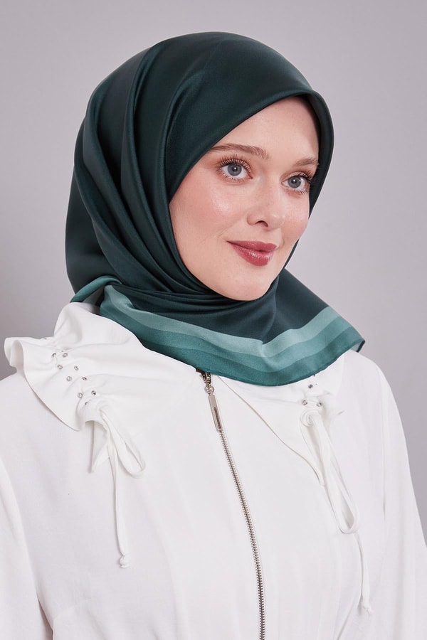 Zümrüt Yeşili Kenar Bordürlü Twill İpek Eşarp