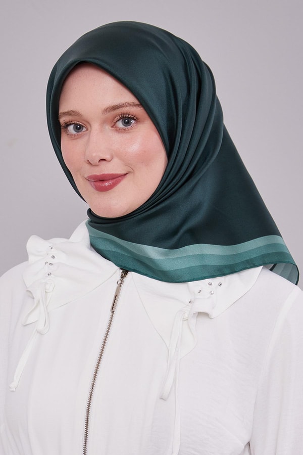 Zümrüt Yeşili Kenar Bordürlü Twill İpek Eşarp