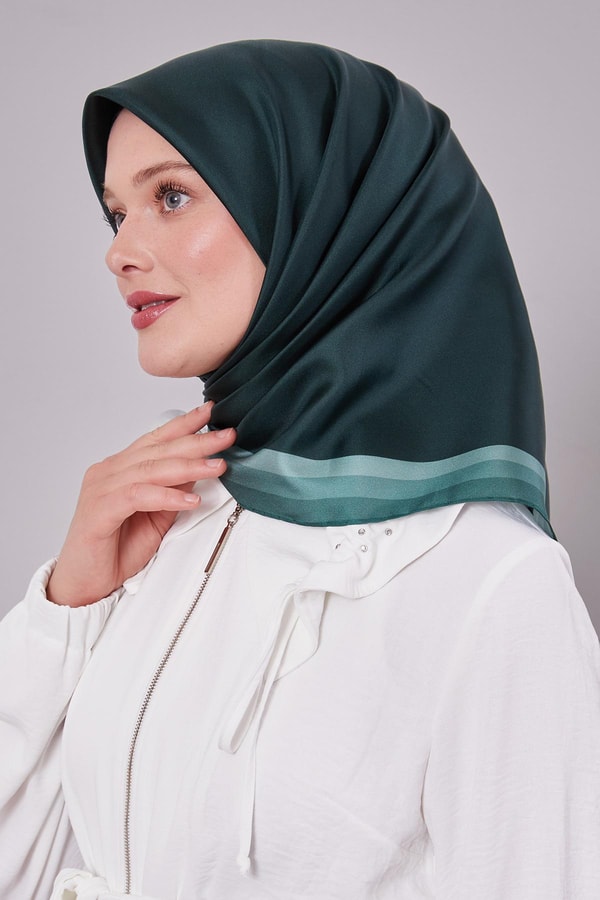 Zümrüt Yeşili Kenar Bordürlü Twill İpek Eşarp