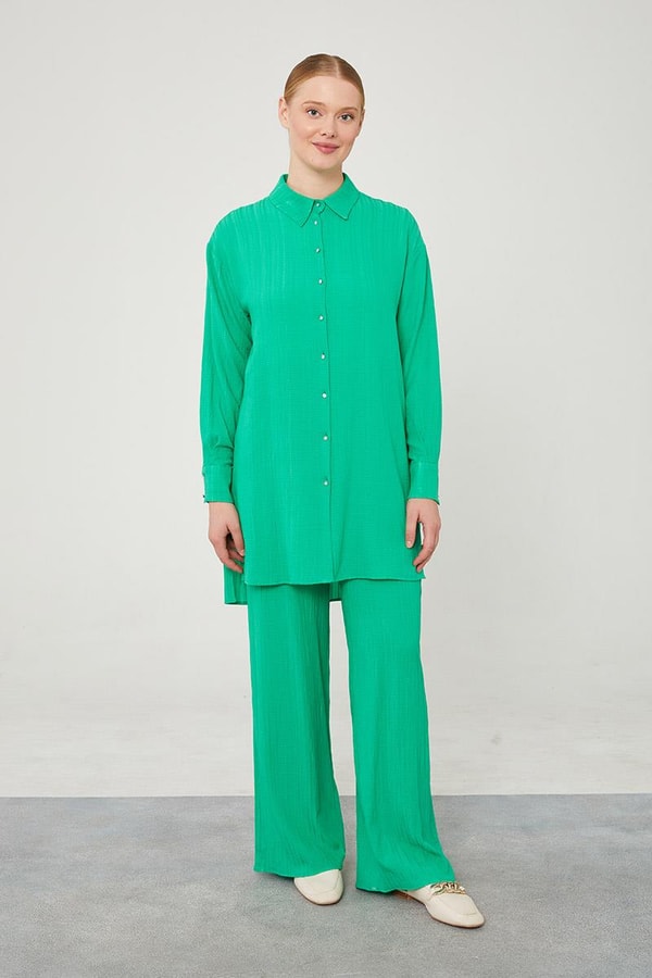 Levidor StudioLevidor Studio Yeşil Taşlı Düğme Detaylı Gömlek Takım