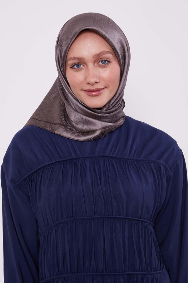 LevidorA.Kahve Baklava Desen Monogram İpek Eşarp