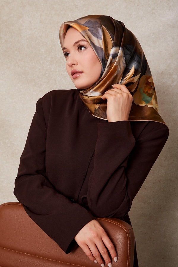 LevidorA.Kahve Çiçek Desenli Twill İpek Eşarp