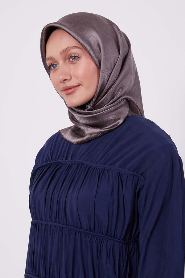 LevidorA.Kahve Baklava Desen Monogram İpek Eşarp