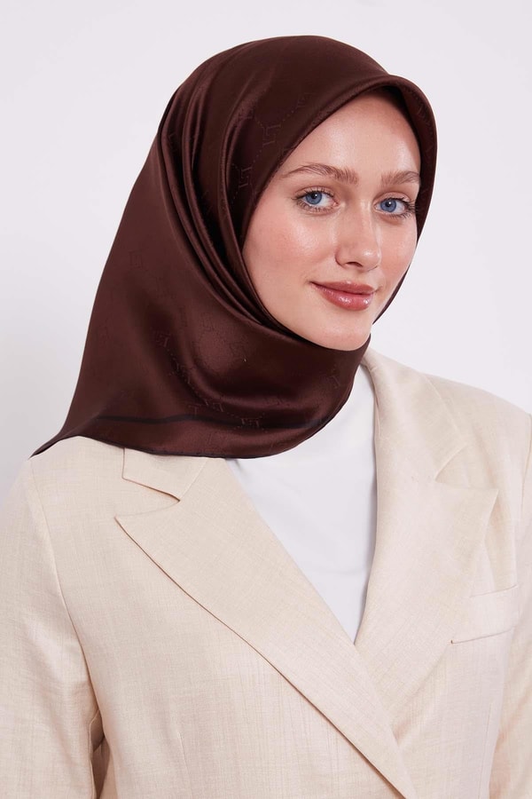 LevidorA.Kahve Petek Desen Monogram İpek Eşarp