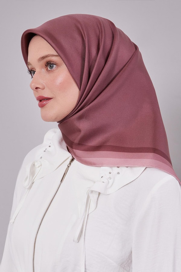 LevidorA.Pembe Kenar Bordürlü Twill İpek Eşarp