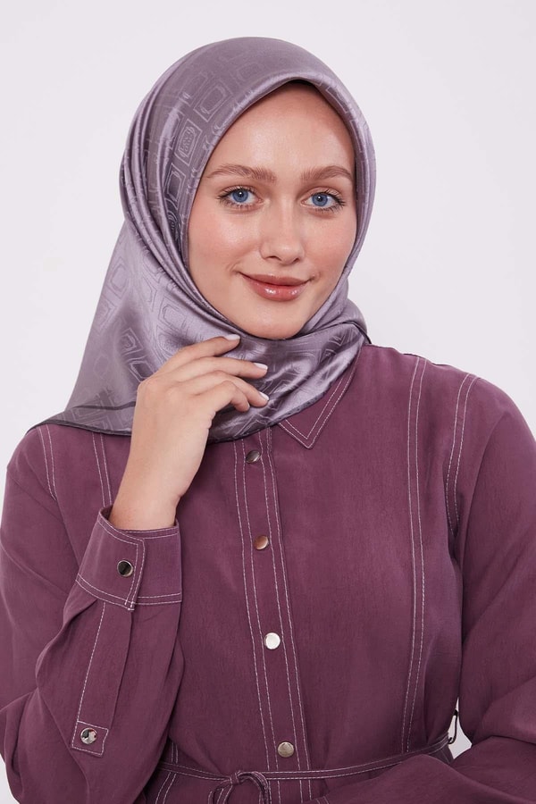 LevidorA.Gri Baklava Desen Monogram İpek Eşarp