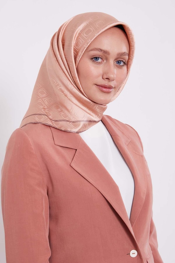 LevidorA.Pembe Baklava Desen Monogram İpek Eşarp