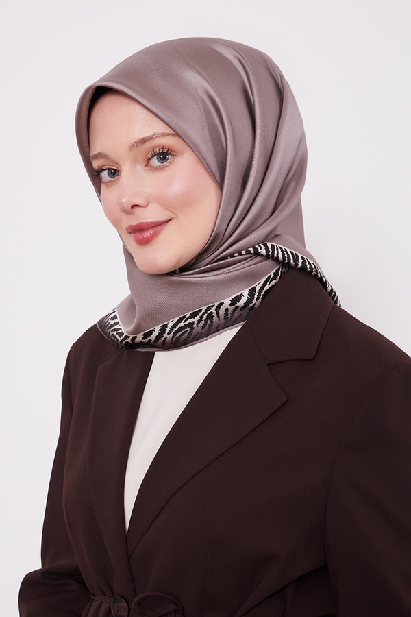 LevidorA.Vizon Kenar Leopar Desen Twill İpek Eşarp
