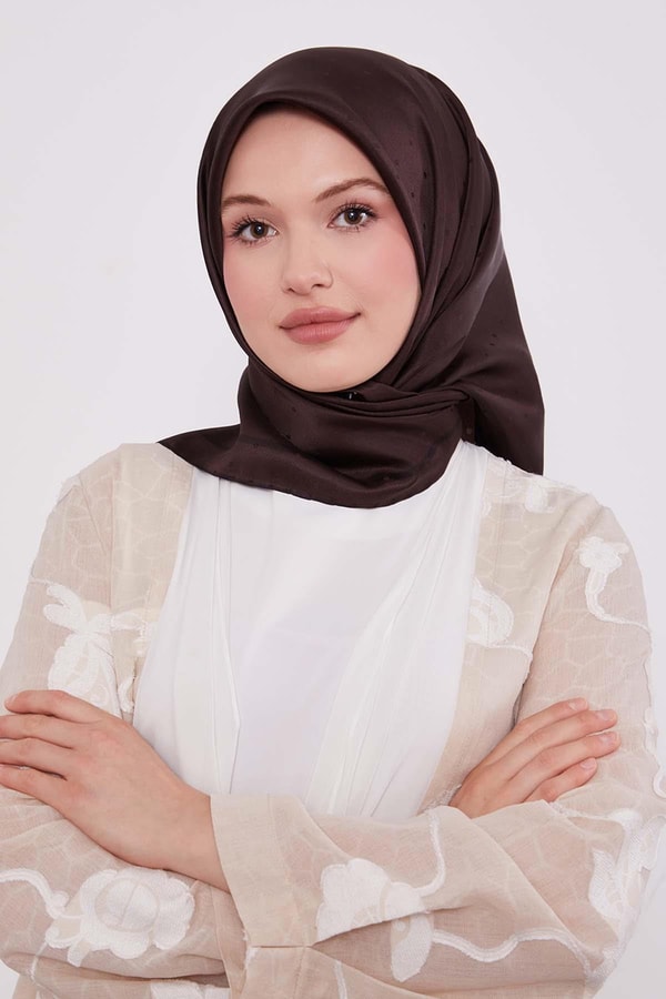 LevidorAcı Kahve Benek Desen Monogram İpek Eşarp