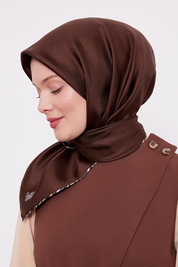 LevidorAcı Kahve Benekli Twill İpek Eşarp