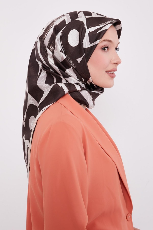 LevidorAcı Kahve Harf Baskılı Twill İpek Eşarp