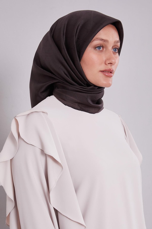 LevidorAcı Kahve Kenar Şeritli Monogram İpek Eşarp