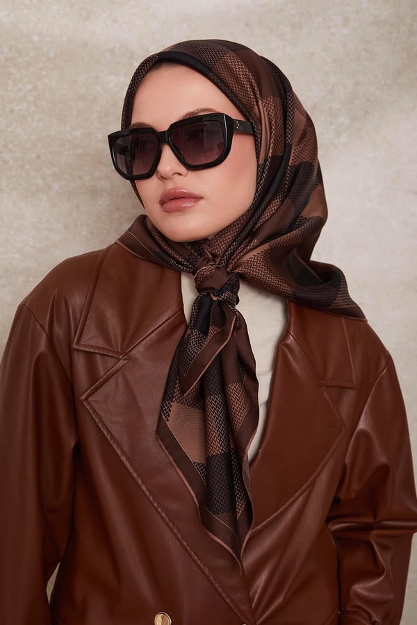 LevidorAcı Kahve Noktalı Kareli Twill İpek Eşarp