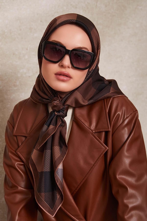 LevidorAcı Kahve Noktalı Kareli Twill İpek Eşarp